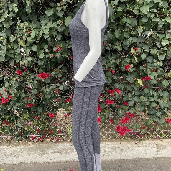 ALO  YOGA TWO PC SET SIZE LARGE TOP AND LEGGINGS - Picture 4 of 16